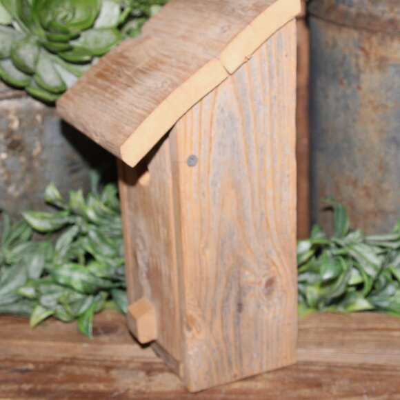 Adorable Rustic Vintage Primitive Farmhouse Reclaimed Wood Birdhouse - Picture 2 of 9